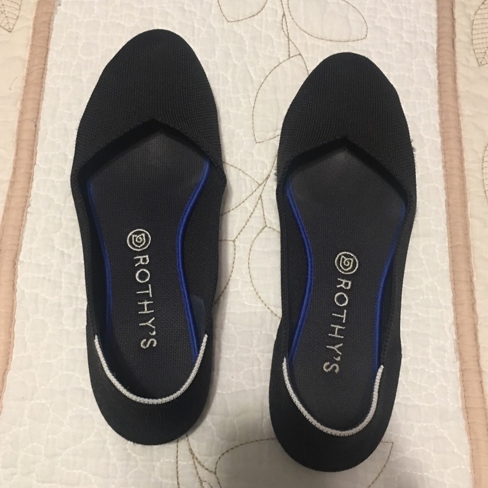Retired Black White Halo Round Toe Rothy’s - 10